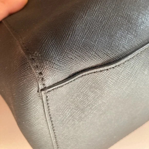 Tory Burch Robinson saffiano tote - Picture 7 of 16